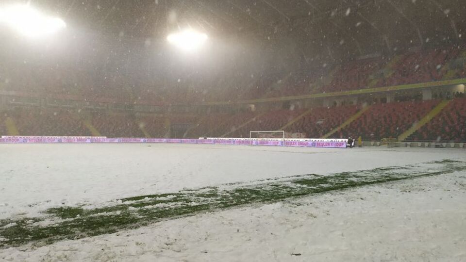 Süper Lig'de maç ertelendi!