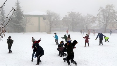 Birçok il ve yerleşim bölgesinde eğitime kar tatili