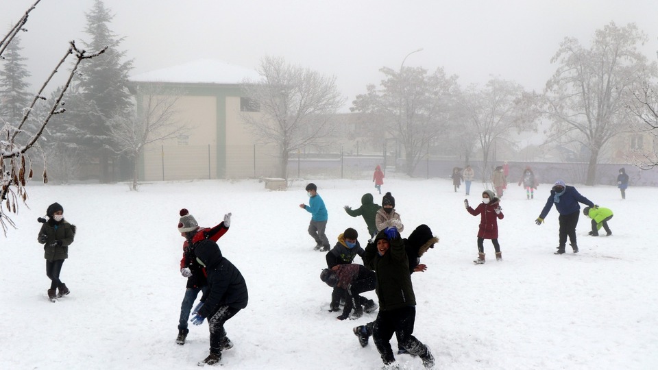 Birçok il ve yerleşim bölgesinde eğitime kar tatili