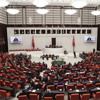 Memur ve emekliye ek zam teklifi TBMM'de kabul edildi