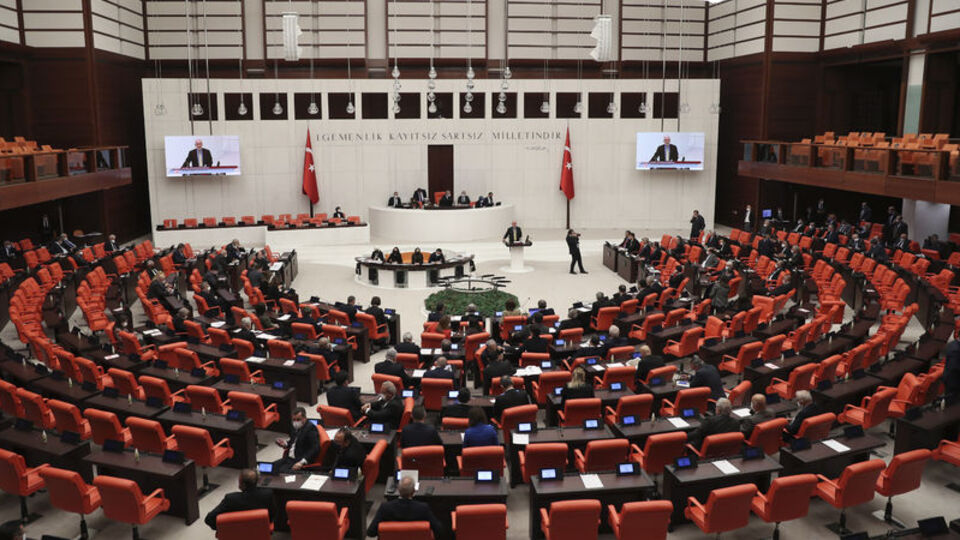 Memur ve emekliye ek zam teklifi TBMM'de kabul edildi