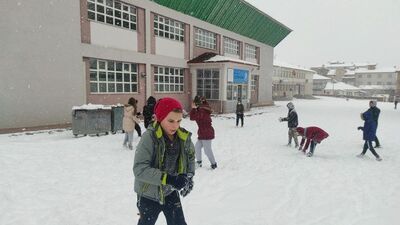 Birçok il ve ilçede eğitime kar engeli!