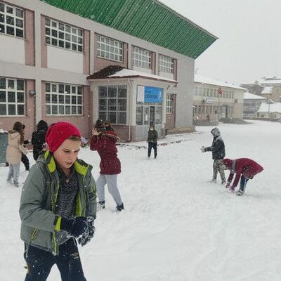 Birçok il ve ilçede eğitime kar engeli!