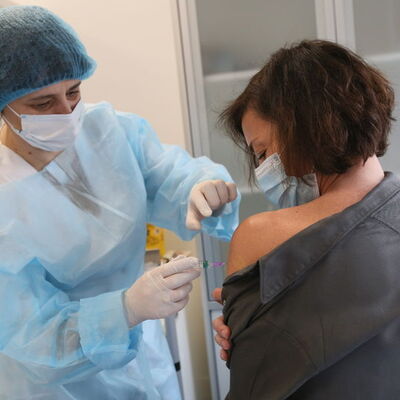 Aşılarla ilgili dikkat çeken araştırma! Yan etkilerin sebebi...