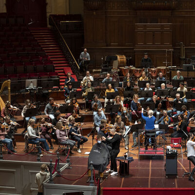 Hollanda'da tiyatrolar bir günlüğüne güzellik merkezine döndü