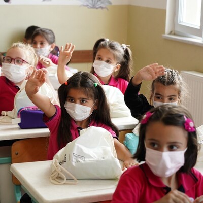 Omicron, çocuklardaki Covid-19 vakalarını da artırdı