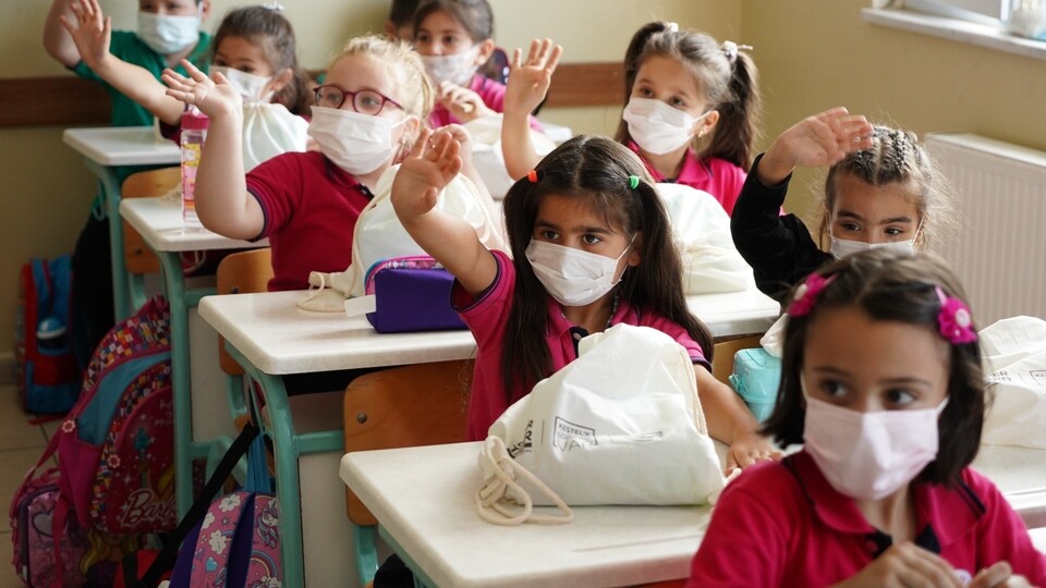 Omicron, çocuklardaki Covid-19 vakalarını da artırdı