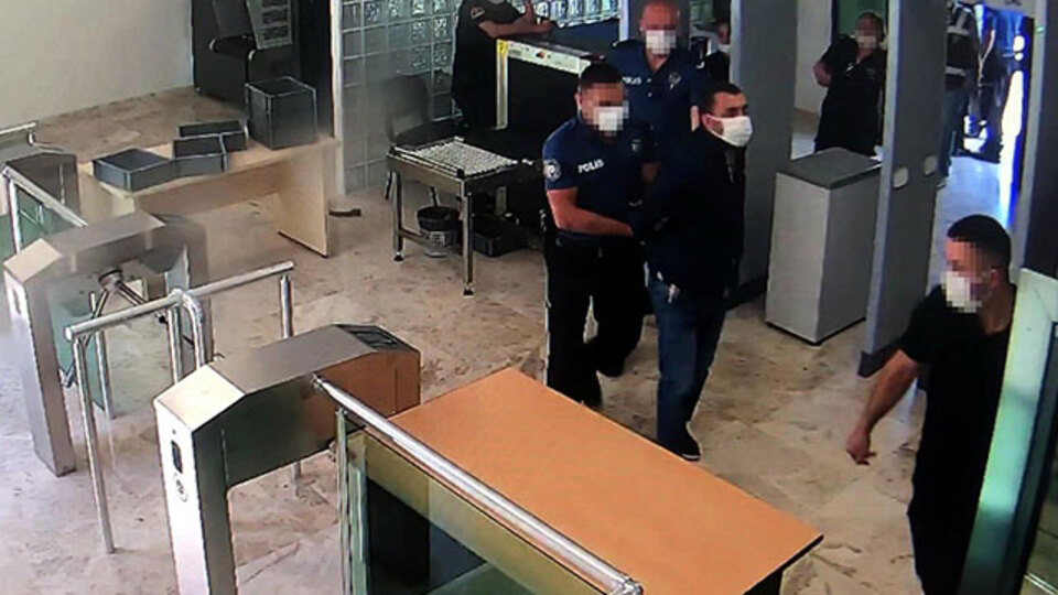 Ters kelepçeye 10 bin TL tazminat