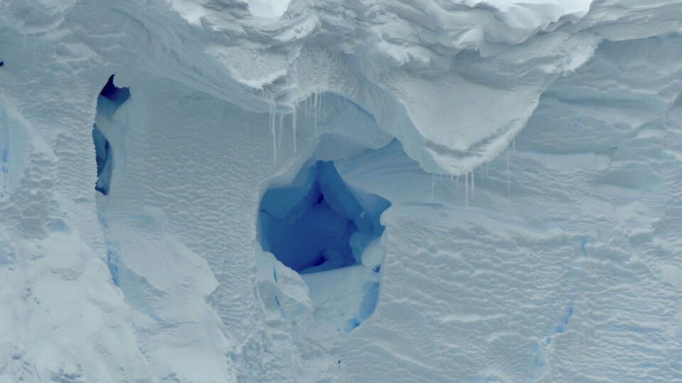 "Dünyanın en büyük buzdağı" eridi