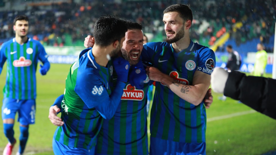 Rizespor'dan şarkılı gönderme
