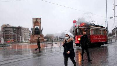 İstanbullular kar beklerken sağanak yağış uyarısı geldi