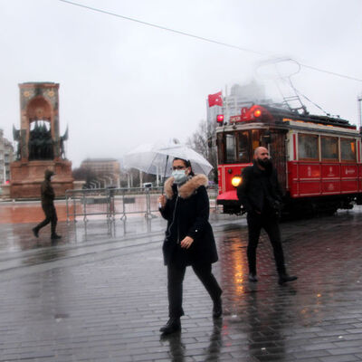 İstanbullular kar beklerken sağanak yağış uyarısı geldi