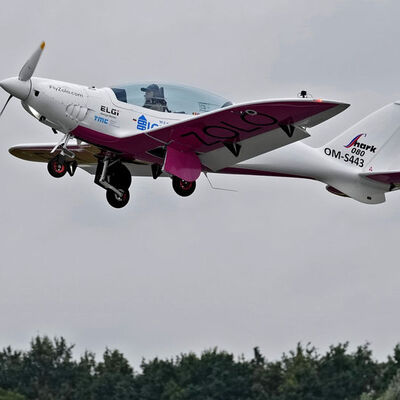 19 yaşında küresel uçuş rekorunu kırdı!