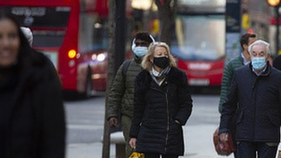 İngiltere'de kısıtlamaların kaldırılması için erken mi?