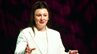 Geliri bağışladı