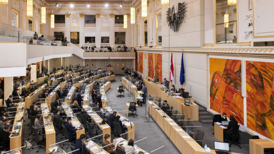 Avusturya'da zorunlu aşı yasasına ilk onay