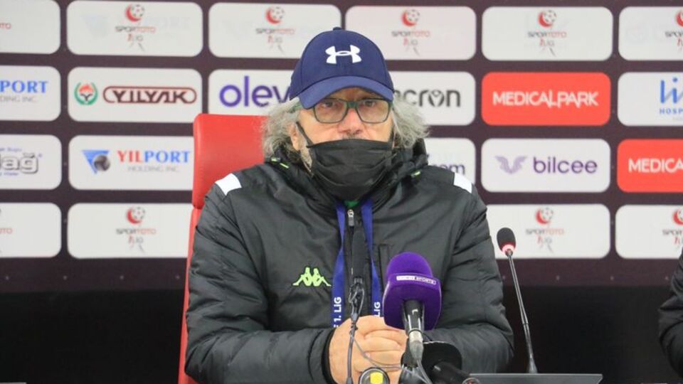 Mustafa Reşit Akçay, istifa etti