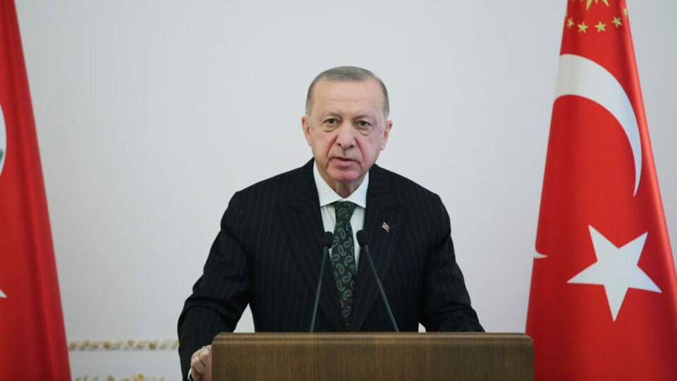 Sezen Aksu ile ilgili sözlere siyasiler ne dedi?