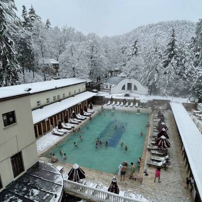 Dışarısı -3, havuz 33 derece... Görsel şölen!