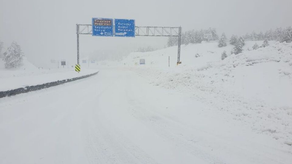 Konya- Antalya yolunda ulaşıma 'kar' engeli!