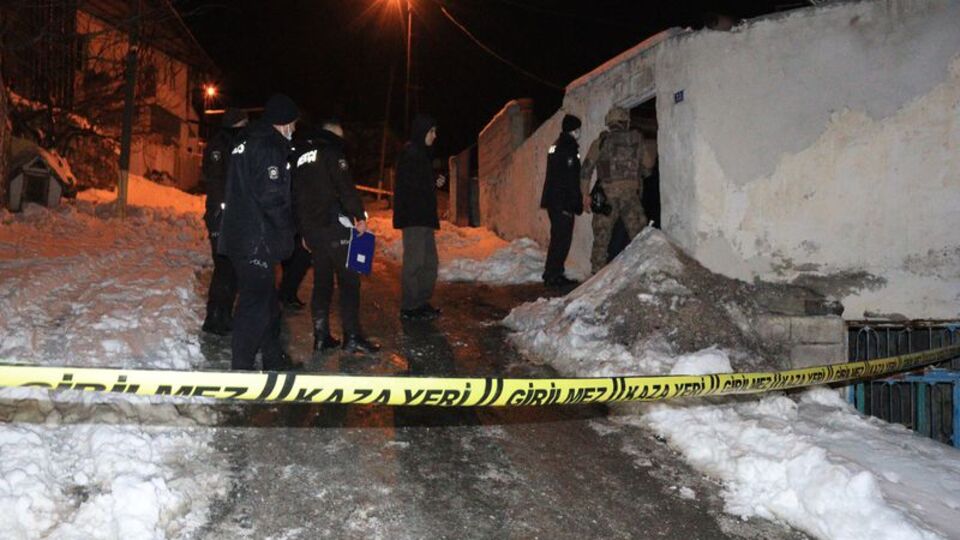 Eşi alıkoydu, özel harekat polisi kurtardı