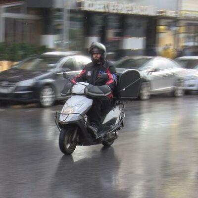 İstanbul'da motokurye ve scooter'a kar yasağı