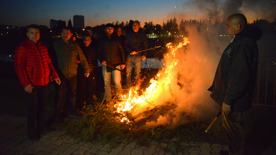 Nehir kıyısında 'korkuluk' nöbeti!