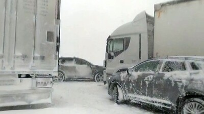 Kuzey Marmara Otoyolu'nda 30 araç birbirine girdi! Trafik durdu