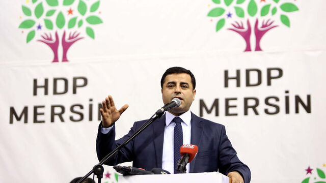 Demirtaş'a Davutoğlu'na hakaretten hapis cezası