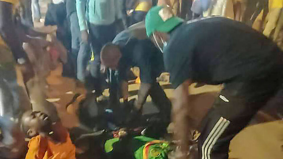 Stadyum girişinde izdiham: 7 kişi öldü!