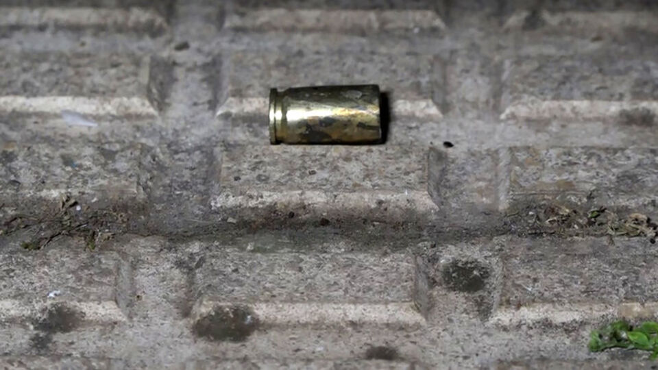 Sokakta karşılaştığı husumetlileri öldürdü