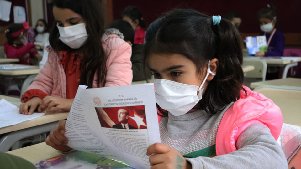 Ebeveynlere öneri! Karneler pandemi koşullarına göre değerlendirilmeli