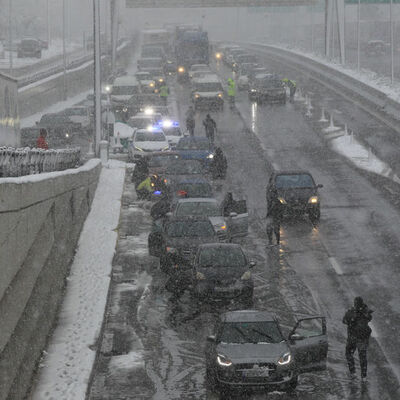Atina, kar nedeniyle yolda kalanlara 2 bin avro ödeyecek