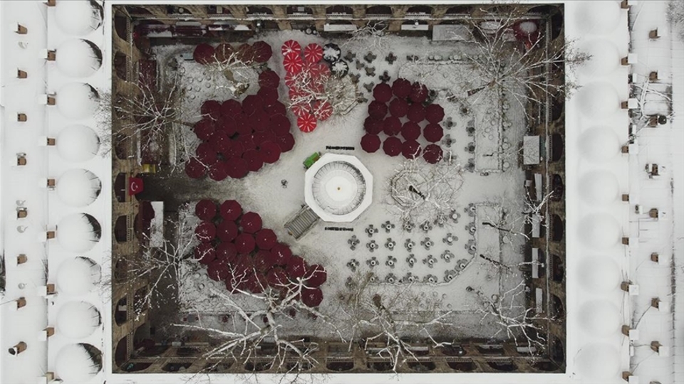 Tarihi mekanlarından kar enstantaneleri