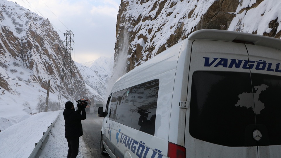Ekipler çalışırken çığ düştü!