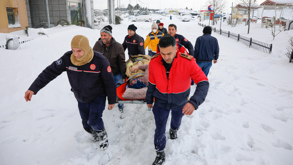 İlginç anlar! Doğuma itfaiye yetiştirdi