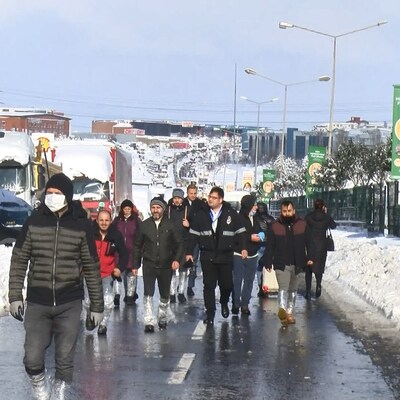 Esaretin ardından! Geceyi fabrikada geçirdiler