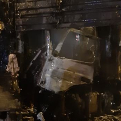 Tarsus'ta alev alan TIR'ın sürücüsü yanarak öldü