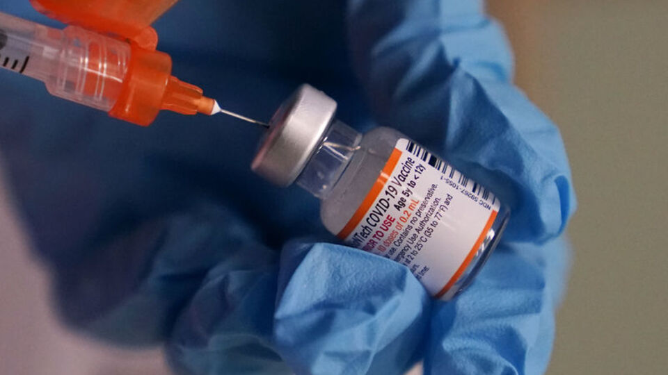 DSÖ: Omicron, m-RNA aşılarının etkililik oranını düşürüyor