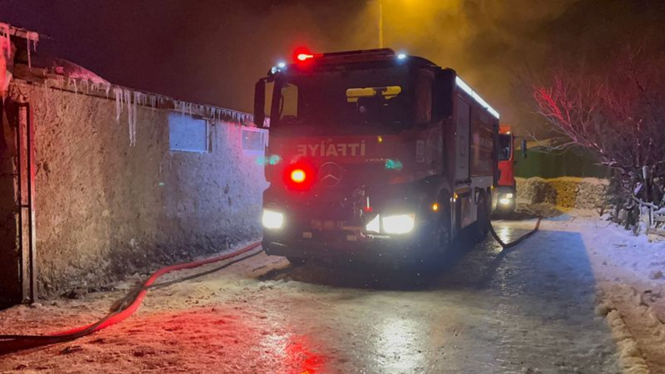 Ağılda feci yangın: 80 hayvan öldü