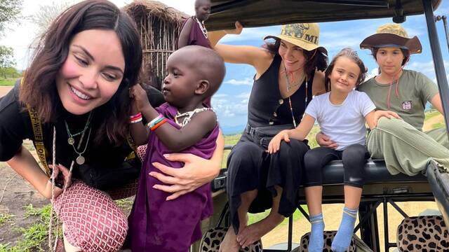 Kızlarıyla Afrika'da!