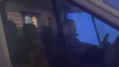 Ambulans çığ altında kalmaktan son anda kurtuldu