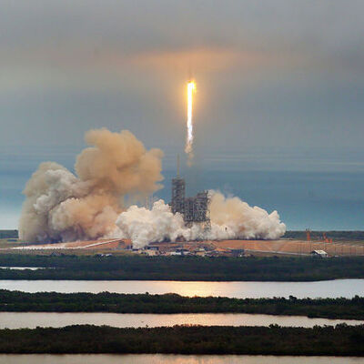 Kontrolden çıkan SpaceX roketi Ay'a çarpacak