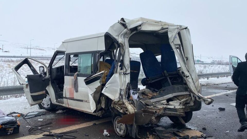 Katliam gibi kaza: 2'si çocuk 3 ölü