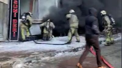 Fatih'te korkutan yangın! Bir anda dumanlar yükseldi