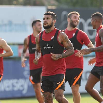 Galatasaray ayrılığı açıkladı!