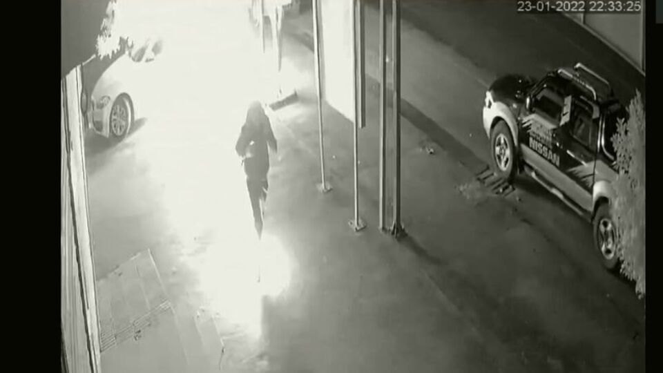 Park halindeki araç yandı, sabotaj çıktı!