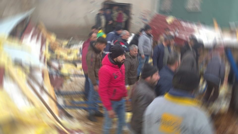 Yoğun kar yağışı Aysel'i hayattan kopardı!