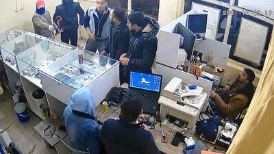 Silahlı, kar maskeli soyguncular ciddiye alınmadı!