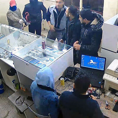 Silahlı, kar maskeli soyguncular ciddiye alınmadı!